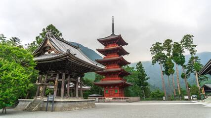 鐘撞堂と五重塔【身延山久遠寺】／山梨県南巨摩郡