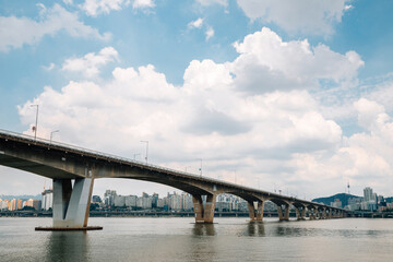 Fototapeta na wymiar Yeouido Hangang River Park and Wonhyo Bridge in Seoul, Korea