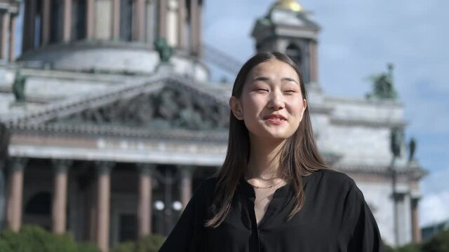 student asian woman tells and shows the city of St. Petersburg
