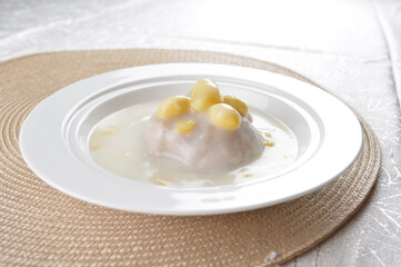 chinese teo chew hot yam taro sweet paste with ginkgo nut pumpkin in coconut creamy milk sauce asian dessert halal menu