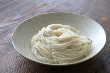 夏の冷やしぶっかけうどん