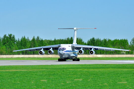 The plane is on the runway. IL-76 .