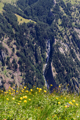 Fototapeta premium Blick zum Steiner Wasserfall in Matrei, Osttirol Österreich