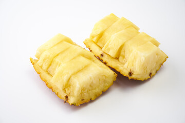 パイナップルの実を白バックで