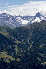 Fototapeta premium ein bewölkter Tag im hohen Tauern Nationalpark in Matrei, Österreich