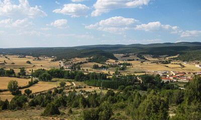 Campos de cultivo y montaña de España.