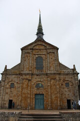 Fototapeta na wymiar facade abaye mont saint michel