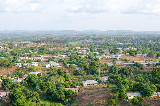 Fototapeta Outskirts of Kenema, the capital of Sierra Leone's Eastern Province