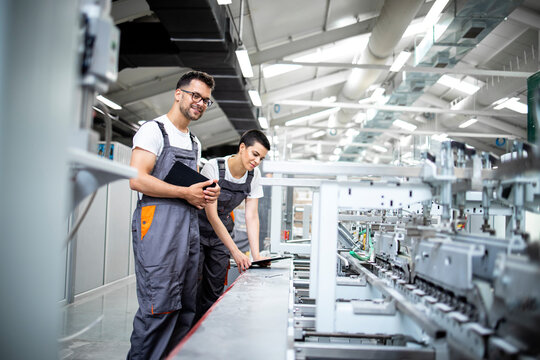 Packaging Machine Operator Images – Browse 6,322 Stock Photos, Vectors ...