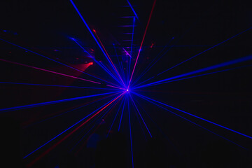 Naklejka premium A blurry background of blue laser beams in the dark at a disco