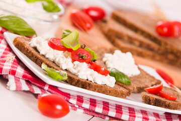 
Rye bread with cottage cheese, basil and tomato.

