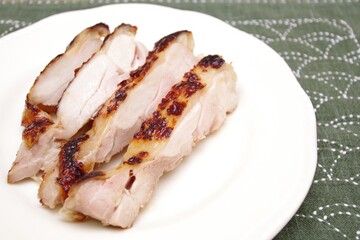 味噌漬けにした鳥もも肉のソテー