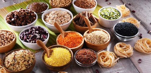 Composition with different kinds of dry food products