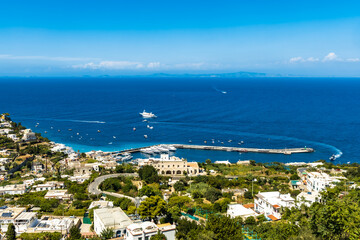 Fototapeta na wymiar Beautiful panorama of sea and bay on Capri island full of trees and buildings