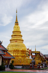 Fototapeta premium Wat Phra That Hariphunchai in Lamphun Province, Thailand