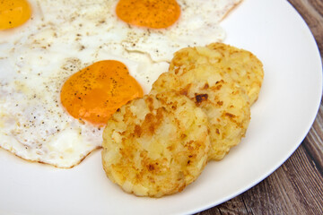 pommes de terre rösti et oeuf au plat