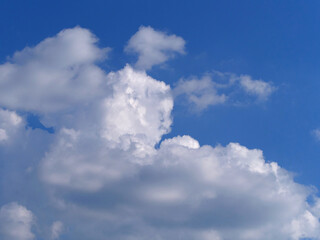 Fototapeta na wymiar beautiful blue sky with cloud