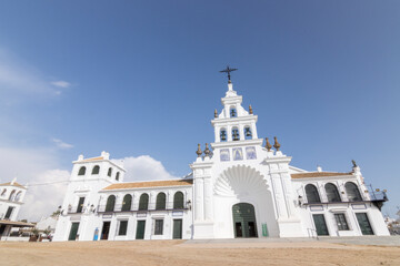 la ermita de la virgen del rocio. visitada por millones de creyente