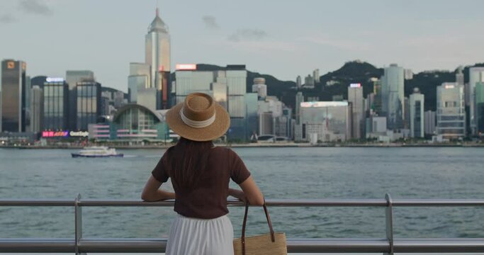 Woman enjoy the city of Hong Kong
