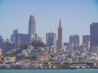 Fototapeta premium Sunny view of the San Francisco skyline from Alcatraz island