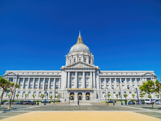 Fototapeta na wymiar Sunny view of the San Francisco City Hall