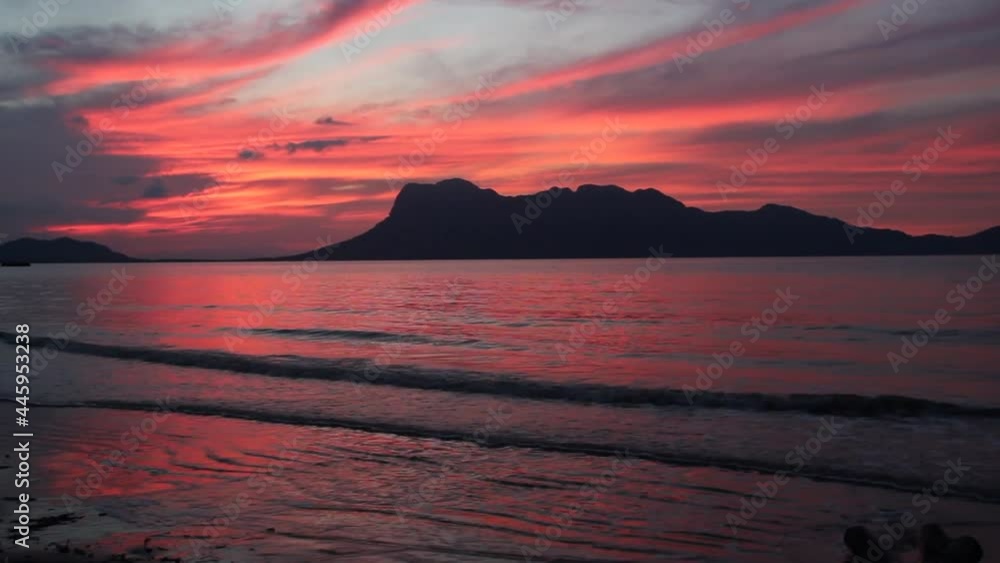 Wall mural Sunset at a sea in Bako National Park