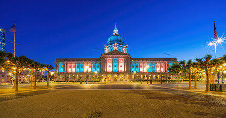 Fototapeta na wymiar Twilight view of the San Francisco City Hall