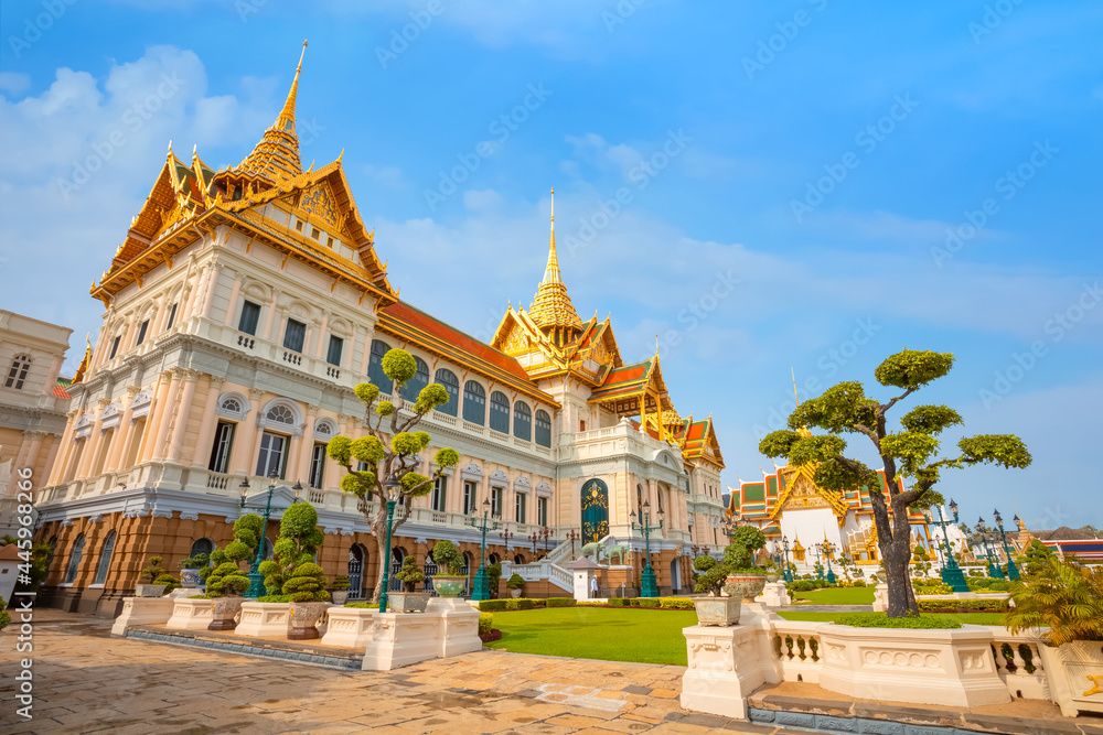 Wall mural the grand palace in bangkok, thailand