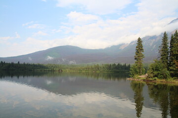 Fototapeta na wymiar Morning On Pyramid Lake, Jasper National Park, Alberta