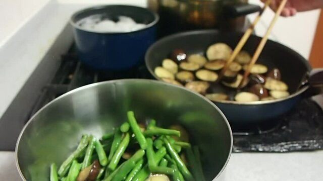 調理　茄子といんげんの揚げ焼き
