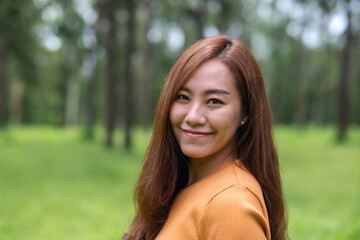 Naklejka premium Portrait image of a beautiful young asian woman in the park