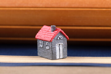 The model of the small house on the scrolled slips