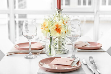 Beautiful table setting with narcissus flowers