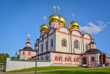 Fototapeta na wymiar Orthodox Cathedral in the Valdai Monastery