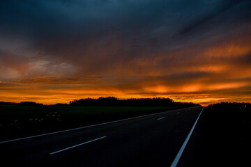 Naklejka premium sunset on the road