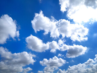 Obraz na płótnie Canvas 初夏の青空と雲