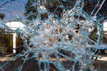 Zerstörung zerbrochene Glasscheibe