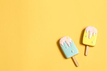 Flat lay of ice cream cookies on yellow background.