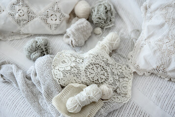 Obraz na płótnie Canvas Close-up of crochet threads and handmade products.
