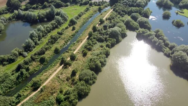 4K drone video showing the Great River Stour with the Chartham Lakes next to it.