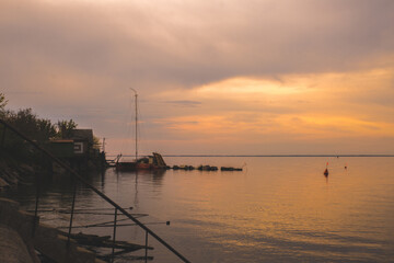 Obraz na płótnie Canvas sunset in the harbor