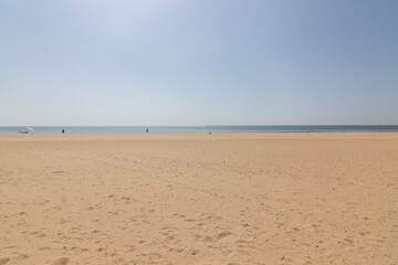 Fototapeta na wymiar una de las playas mas bonita de España, la de Mazagon. En la provincia de Huelva. Con su arena fina, dunas y vegetacion verde