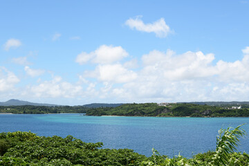 沖縄　美しい海　ハート岩
