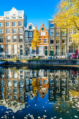 Fototapeta premium Colorful houses along the canal in Amsterdam, the Netherlands