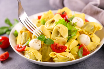 ravioli- tortellini with mozzarella and tomato