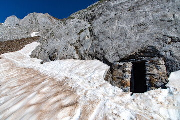 Grotte Bellevue Russell Vignemale Dans