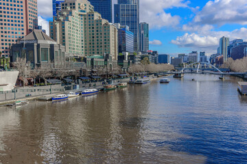 Obraz premium Southbank and the Yarra River in the centre of Melbourne just before sunset