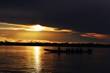 Obraz premium sunset over the lake