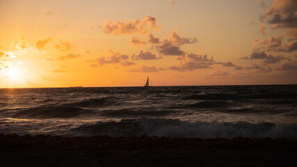 Fototapeta na wymiar sunrise at the beach