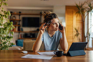 Adult woman, calling her boss about a problem.